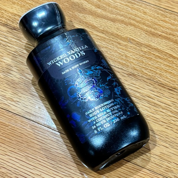 NWT Bath & Body Works Wicked Vanilla Woods Set With Shea Butter + Coconut Oil - Picture 2 of 3